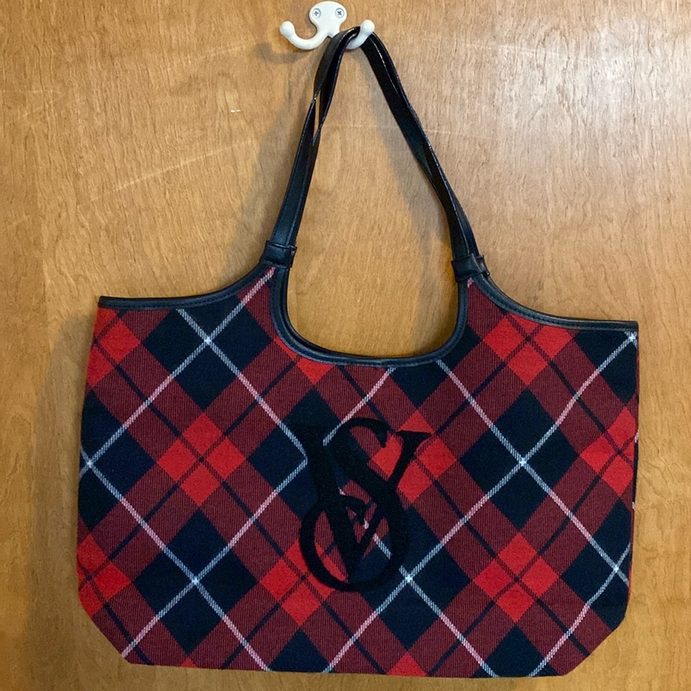 Victoria’s Secret 2023 Holiday tote bag.